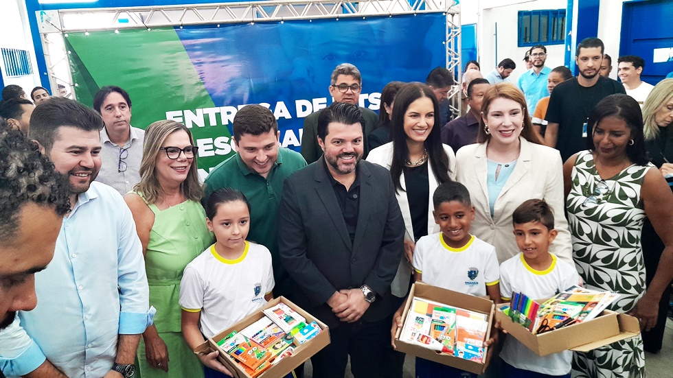 Kits Escolares- Anápolis- M1 Notícias