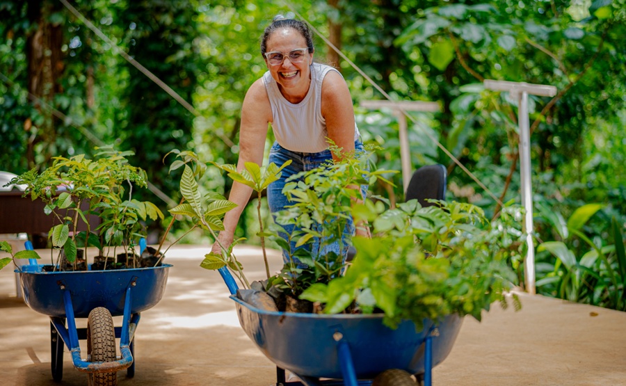 Prefeitura de Anápolis- Troca de Mudas- Foto Paulo de Tarso